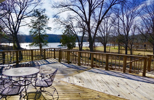 Kentucky Lake 3 Bedrooms, 2 Bath Private Home W/Private Dock.