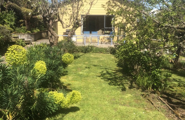 Kereru Cottage- private self contained holiday cottage - Swimming Pool