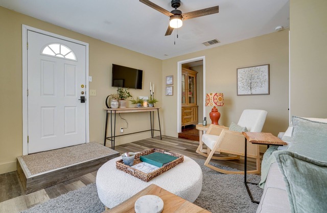 Kerrville Vacation Rental Across From River Trail!