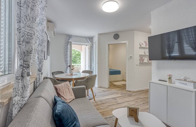 Kestenova/Two-Bedroom App with Balcony No.4