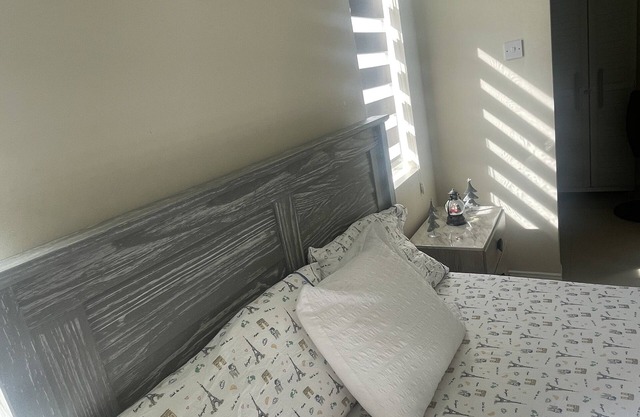 Kesue's Bellevue 2Br apartment, steps away from the beach!