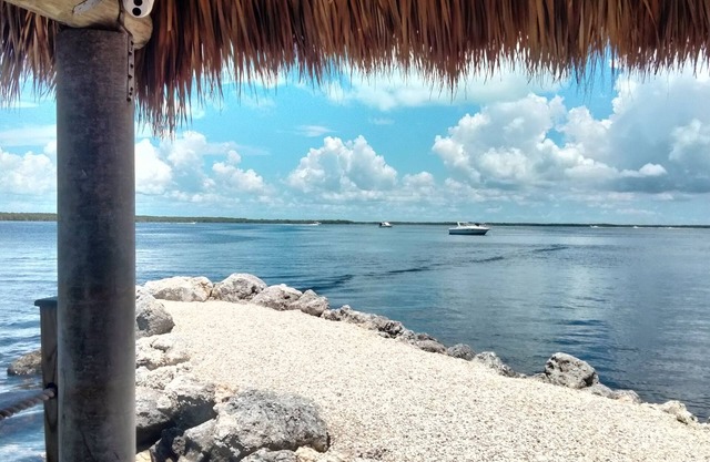 Key Largo Cozy Cottage! n Paradise Awaits you! Private Beach& Boat Ramp