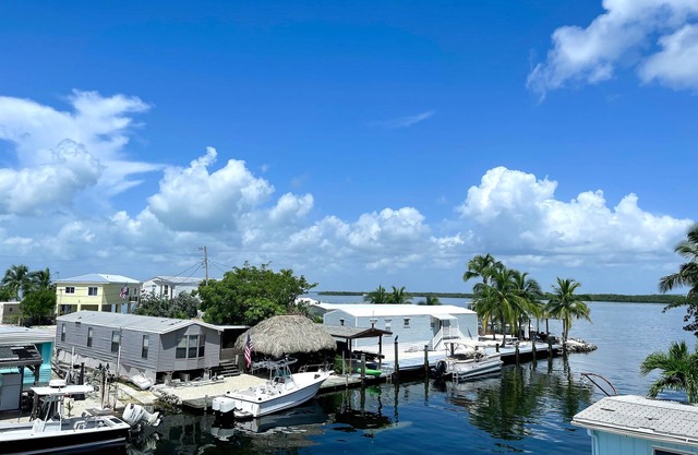 Key Largo Waterfront Paradise! 90 ft. dock, Bikes, Kayaks, and More!