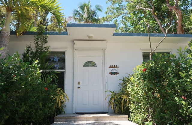 Keys Kottage: Bayside villa W/free onsite boat ramp marina & trailer parking.