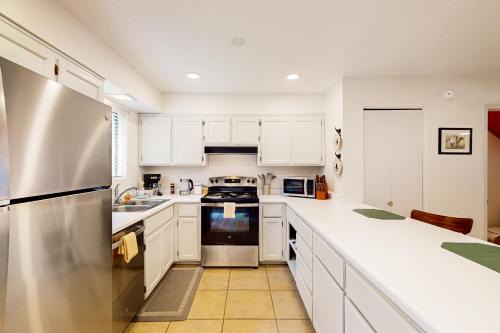 Khunu-Wasi White Mountain Hideaway