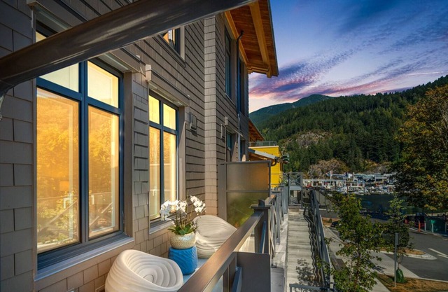 Kick back and relax in this calm stylish townhome with the whole family in West!