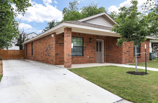 Kicks theme house near - SA Downtown and AT&T Centern