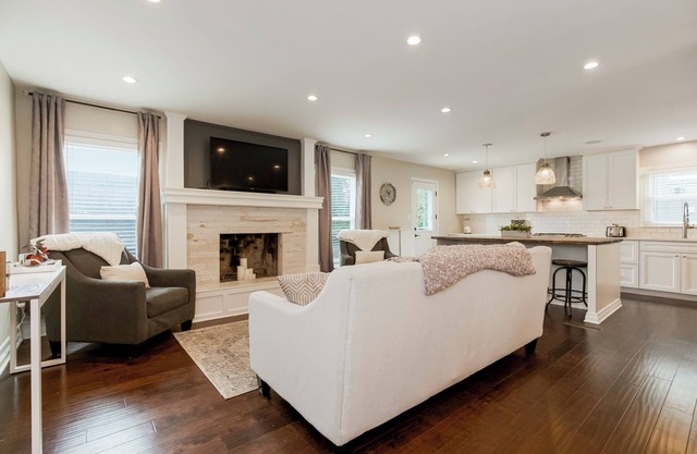 Kid Friendly 4 Bedroom home w/Private Heated Pool.