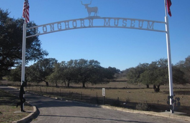 Kid-friendly Property Close to Longhorn Museum! w/ Free Parking, Pets Allowed!