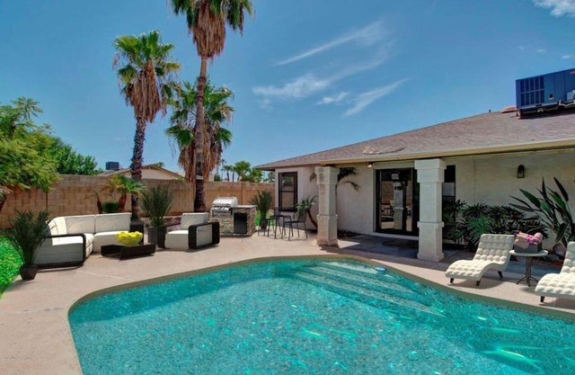 Kierland Villa · North Scottsdale Home w/Pool~Walk to Kierland Area