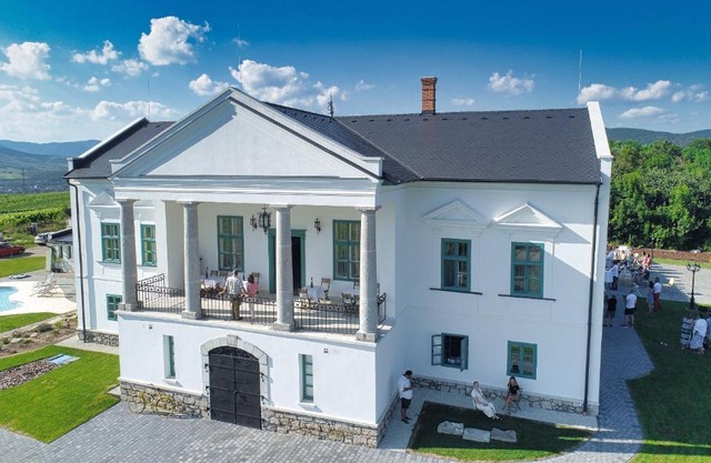 Kincsem Kastély