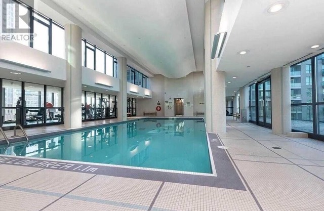 King 1 Bedroom Condo With CN Tower, Lake View & Free Parking