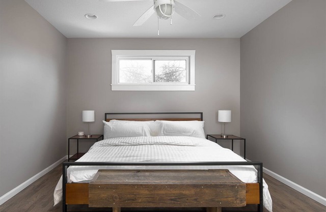 King Bed & 2.5 baths * Google Fiber * BBQ*