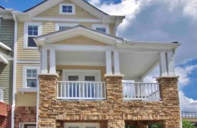 King Bed BeautifulTownhouse 3 Bedrooms 2.5 Bathrooms With FreeParking