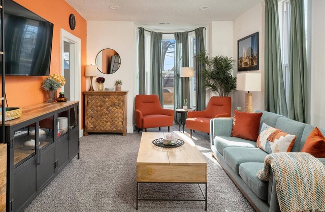 KING Bed + Close to Westport & Plaza + Coffee &Tea