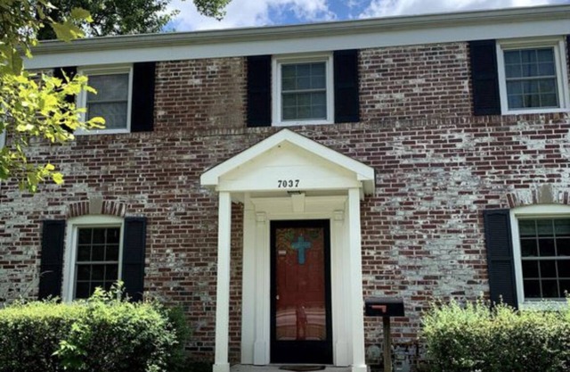 King Bed! Cozy Home Minutes from Broad Ripple Ave