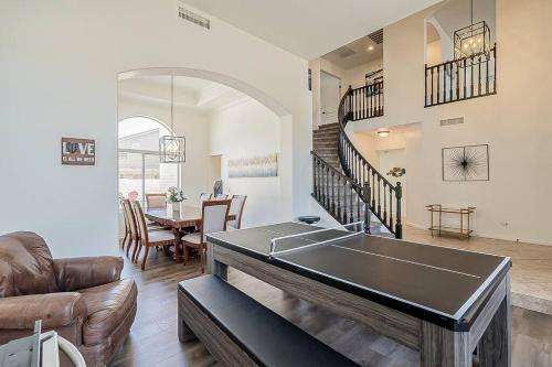 King Bed! Destination Glendale Luxury Home