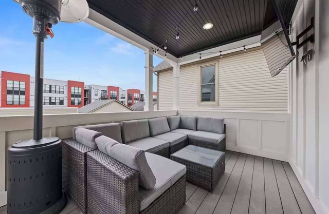 King Bed– Free Parking- Short North- Convention