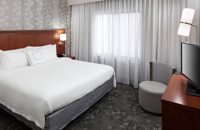 King Room Near Dolphin Mall MIA