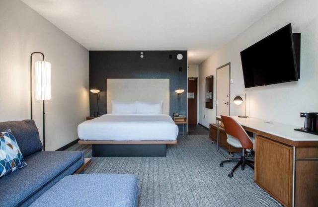 King Room Near UKG Inc ORL