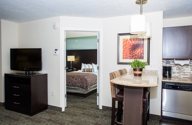 King Suite, Breakfast, Pool, Near Univ of Nebraska