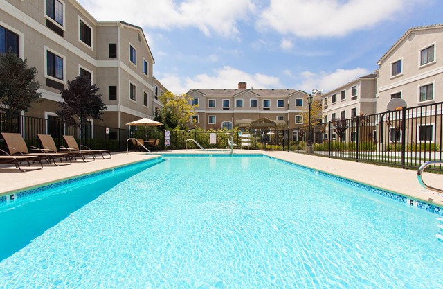 King Suite. Free Breakfast. Outdoor Pool & Hot Tub.