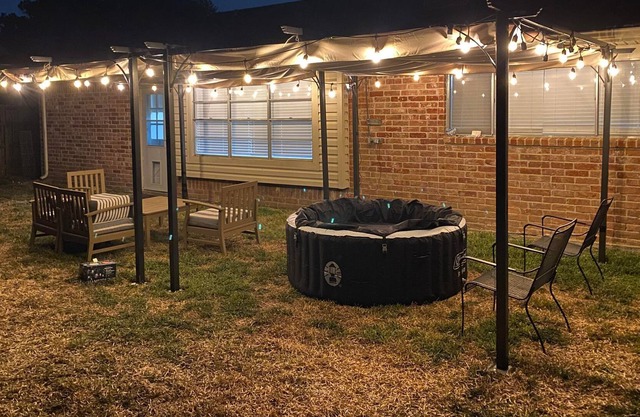 King Suite, Hot Tub, NASA, Kemah, Beach, Yard, Fun