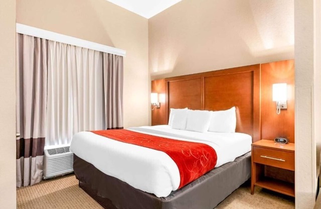 King Suite Near Regal Marine Industries ORL