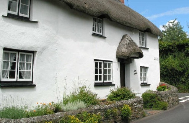 KINGS CORNER, pet friendly, with open fire in Kingston
