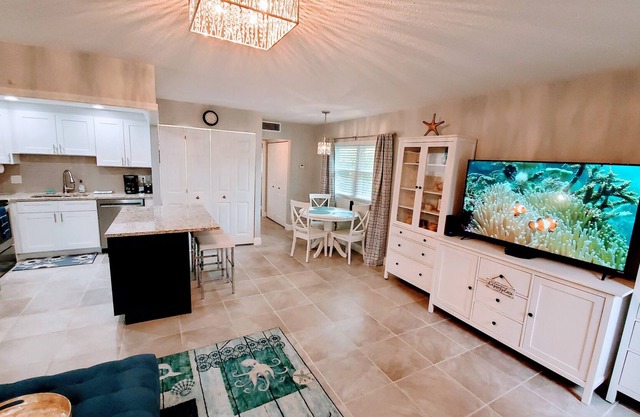 Kings Point 55+ Golf Resort Living at its BEST! Sun City Center w/24 Hr Security