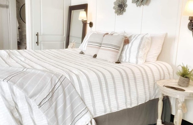 Kingsize Bed - Romantic Getaway on the Homer Spit