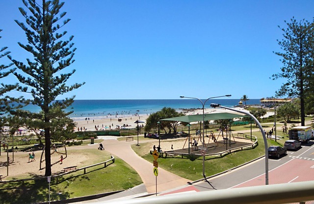 Kingston Court Unit 11 Right on the beach in Rainbow Bay Coolangatta