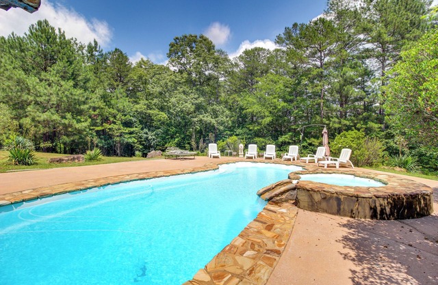 Kingston Home w/Shared Pool - 23 Mi to Lakepoint!