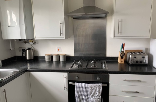 Kirkby House, 3 bedroom house, ideal for families, Contractors, Corporate.