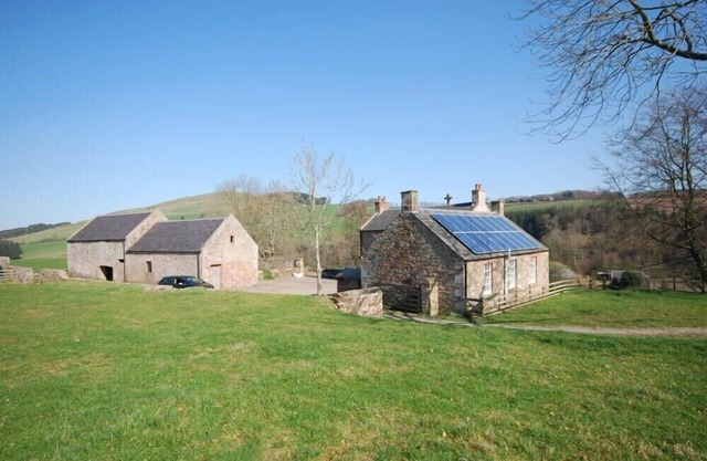KIRKNOWE, pet friendly, country holiday cottage in Jedburgh