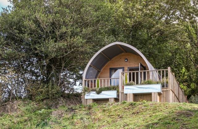 KNAP MILL POD, pet friendly in Aveton Gifford