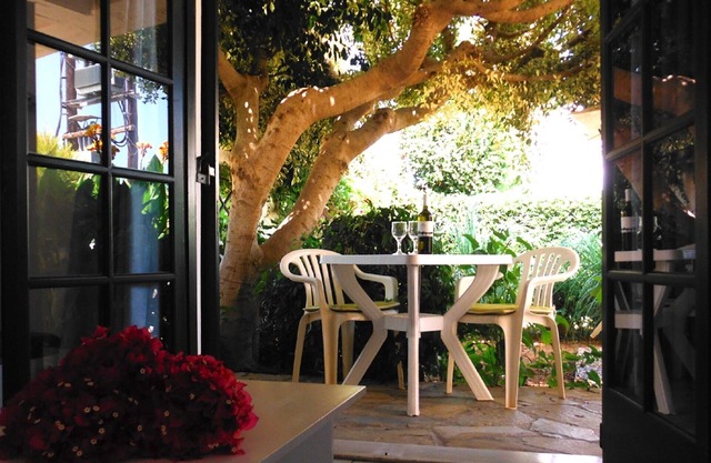 Kokkini Hani Charming apartment 1 - 4 persons with garden, 100 m. from the sea.