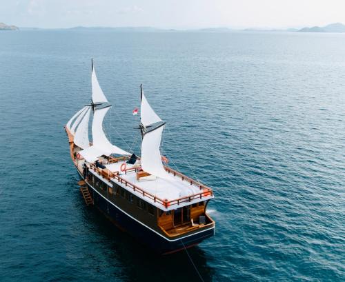 Komodo Cruise 3D2N with Emocean Tour - Monday & Friday Departures