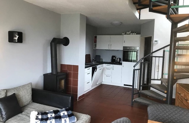 Komplett neu ausgestatteter Ferienbungalow mit Kaminofen und Garten