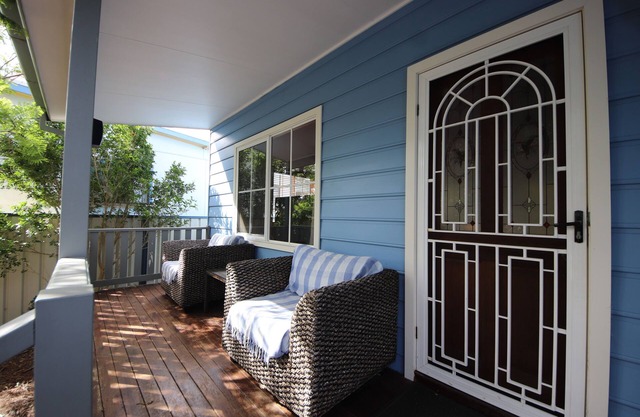 Kookaburra Cottage 71 Straight Hat Head