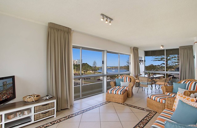 Kooringal Unit 14 Great location on Greenmount Beach with Wi-Fi included