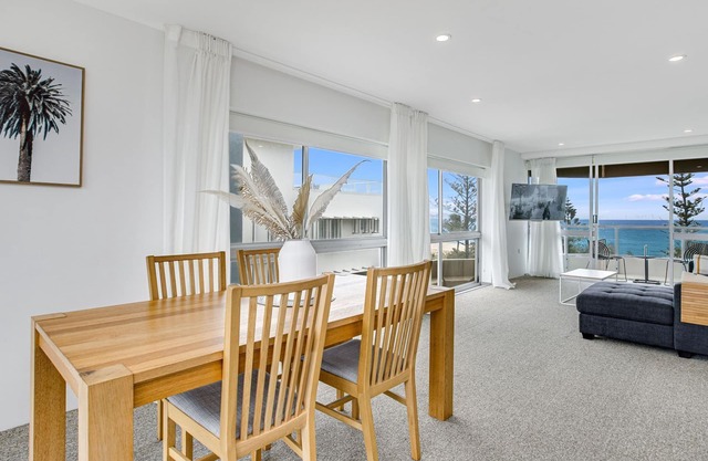 Kooringal Unit 15 Great location right on Greenmount Beach with ocean views