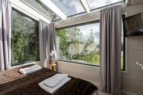 Koskisviitti 1 - Private & Cozy Lakeside Suite with Hot Tub