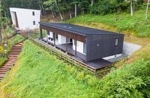 Koti Yamanakako next to Hananomiyako Kouen