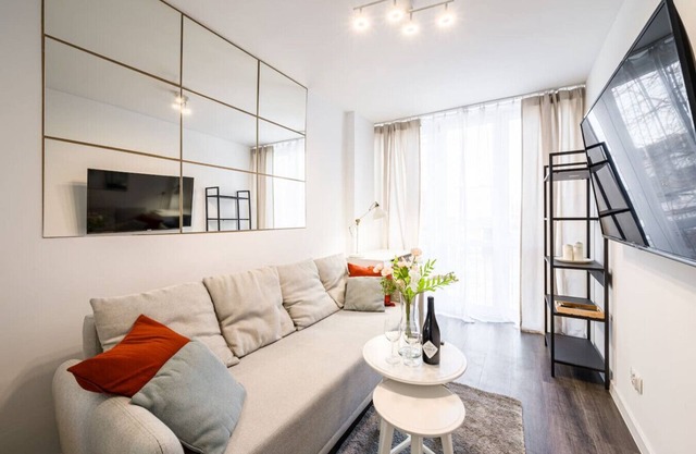 Krzyki Apt - Two Bedrooms, Workspaces - By Rentujemy