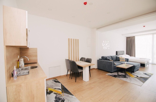 KS Apartments - Studio Apartment with City View A3