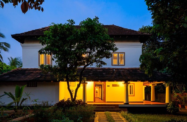 “Kunnampath Heritage Nalukettu” is a 200-year-old standalone property located about 1.5KM from the city center and downtown.