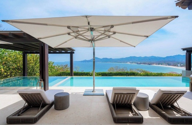 Kupuri 41 - Oceanfront house with Panoramic views and full staff