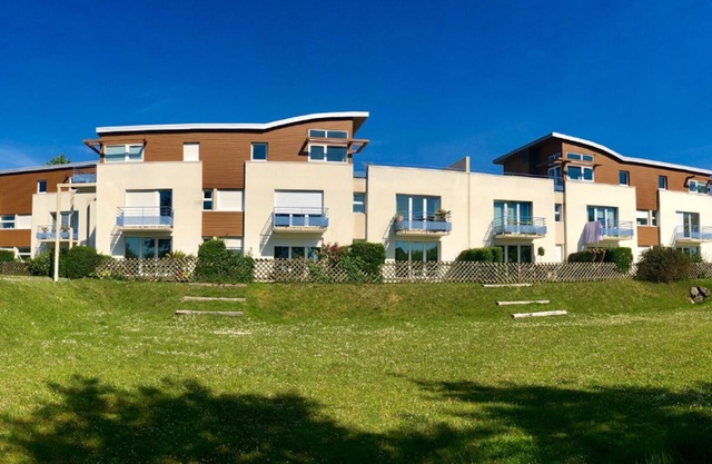 L'Évéa Garden: garden, private parking, tennis court