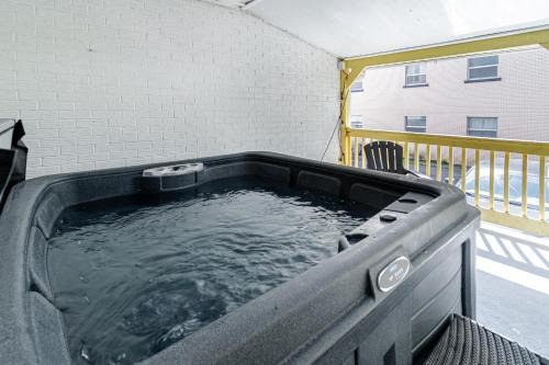 L'Auberge Saint-Anne 5BR with Billard & Hot Tub